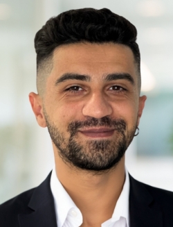 &Ouml;zg&uuml;r İpek